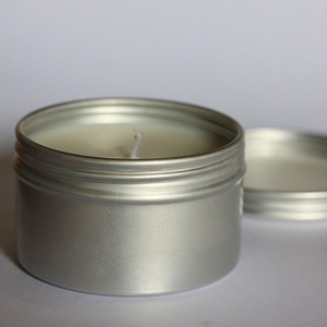 Bougie parfumée en cire de teneur légère Caro gris clair, décoration de maison de luxe personnalisée - Product Image 1