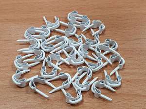 Grapas de Acero Aisladas Tipo U Blancas para Cercas con Vástago Liso y Papel Aislante - Product Image 4