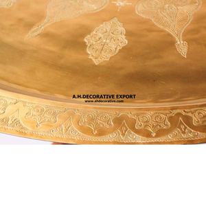 Plateau de service marocain en métal vintage de forme arrondie avec finition dorée, fait à la main, à vendre - Product Image 3
