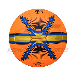 ออกแบบลูกฟุตบอลเย็บมือน้ําหนักเบาของคุณเอง 100% ลูกฟุตบอลสีทึบคุณภาพสูงลูกฟุตบอลปากีสถานจากปากีสถาน - Product Image 1