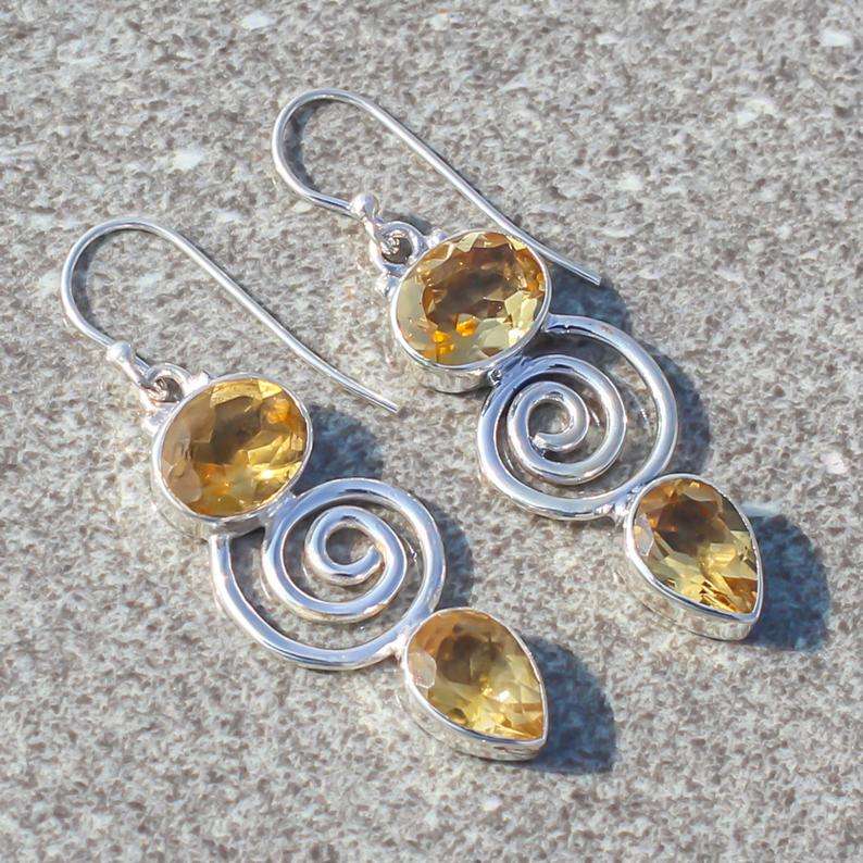 สีเหลือง