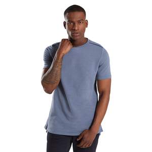 เสื้อยืดคอกลมทรงสลิมฟิตสำหรับผู้ชายทรงสูงสีฟ้าเปื้อนฝุ่น - Product Image 1