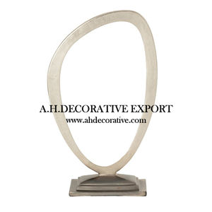 Sculpture de table en métal moderne pour bureau Base en marbre moderne de haute qualité Sculpture en aluminium antique dorée pour décoration de maison - Product Image 6