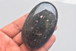 Piedra de Nuummite Natural de Alta Calidad, Gema Negra de 15.5 Pulgadas/38cm, Piedra Suelta para Joyería - Product Image 5