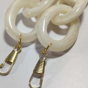 Bolso de mano de resina y Metal con diseño personalizado, cadena de Color perla, Correa multiusos para móvil, protector facial, monedero - Product Image 1