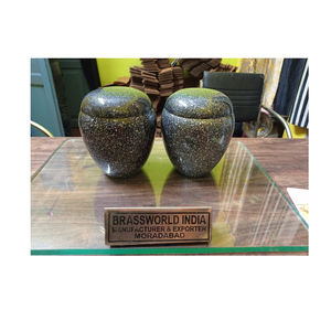 URNE DE CRÉMATION EN ALUMINIUM SILVER BOX de BRASSWORLD INDIA FOURNITURES FUNÉRAIRES ESSENTIELLES - Product Image 1