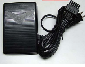 Commande au pied #4C316B22 + W1 + VGK et cordon nouvel état pour pièces de machine à coudre Bernina - Product Image 1