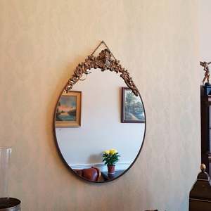 Elegant and BeautifulWall MirrorHome Decor Item - Product Image 1