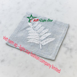 Serviettes de cocktail brodées de produits chauds frais du Vietnam pour les fêtes - Product Image 3