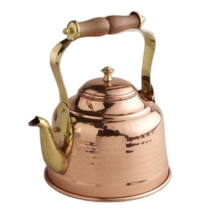 Tetera de Cobre Brillante Hecha a Mano con Pureza Ayurvédica 100% de SHAHID HANDICRAFTS, Diseño Moderno, Asa Antiderrames para Servir - Product Image 1