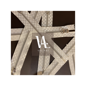 Glissière et ruban avec Logo personnalisé, dents métalliques argentées brillantes, ouvertes/fermeture éclair métallique - Product Image 1