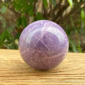 Esfera de cristal de lepidolita púrpura pulida Premium, bolas de piedras preciosas a granel de Feng Shui Natural para decoración y espiritualidad - Product Image 3