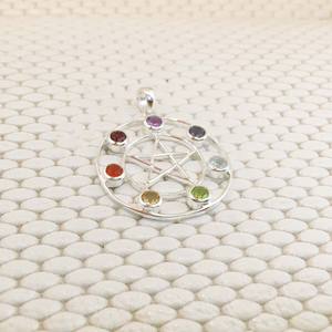 Pendentif Chakra de Style étoile attrayant, en grenat et pierres précieuses multiples, de luxe, de haute qualité, d'usine, vente en gros, nouvelle collection 2020 - Product Image 2