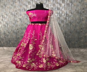 Fancy rayón seda impreso piedra trabajo lehenga choli con dupatta ropa de boda precio al por mayor Ropa Étnica Surat - Product Image 3