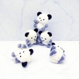 Panda bebé flocado en miniatura de 1 "de alto para decoración de casa de muñecas - Product Image 1