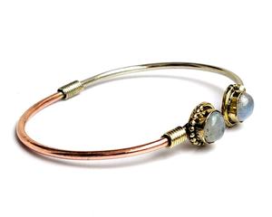 Momo — Bracelet manchette en pierre de lune naturelle, Bracelet en pierre d'argent, Bracelet fait à la main pour femmes - Product Image 3