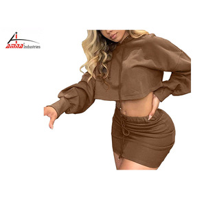 Survêtement 2 pièces en coton uni pour femmes, haut court et design personnalisé, ensemble de sport à la mode - Product Image 1