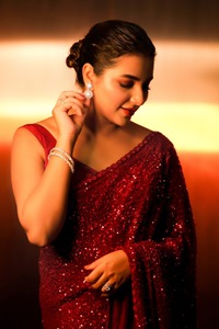 Georgette Premium brodée de beaux paillettes, de très bonne qualité, avec de belles décorations en dentelle de découpe, blouse en Satin Bangalori en soie - Product Image 3