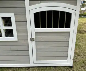 Hava koşullarına dayanıklı büyük ahşap kabin stil yükseltilmiş açık köpek evi kapı