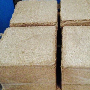 Blocs, copeaux, poudre et sciure de bois d'acacia – Matière combustible écologique et biomasse durable GIA NGUYEN – Durée de conservation de 24 mois - Product Image 1
