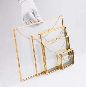 Ensemble de 6 cadres photo suspendus muraux en métal doré avec finition en verre brillant, parfaits pour la décoration de la chambre à coucher et l'affichage élégant - Product Image 4