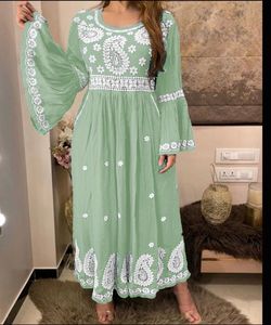 Look riche Collection de créateurs saisonniers Filet de soie Gris Couleur Occasion spéciale Fantaisie Indienne Vêtements pour femmes Prix de gros chez Surat Apparel - Product Image 1