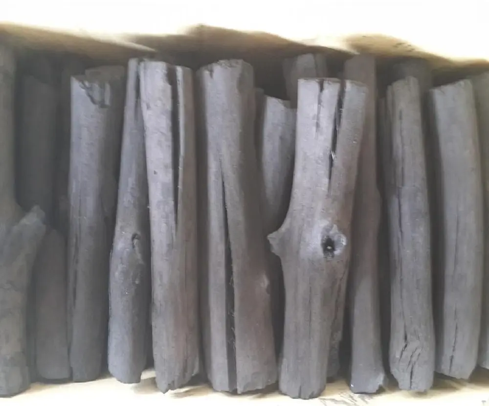 Древесный уголь из сосны/древесный уголь из твердой древесины/древесный уголь с брикетами от международных поставщиков