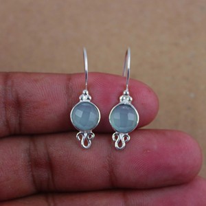 Boucles d'oreilles pendantes classiques en argent plaqué platine avec chalcédoine aqua pour mariage, fiançailles, fête, bijoux grecs - Product Image 6