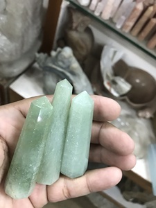 Vente d'usine : Tours de cristal d'aventurine verte hautement polies pour la méditation Reiki, la pratique spirituelle, la décoration intérieure – Vente en gros - Product Image 4