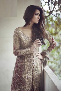 Dernière belle robe de mariée indienne et pakistanaise avec broderie lourde Vêtements de mariage élégants pour les mariées Collection 2025 - Product Image 2