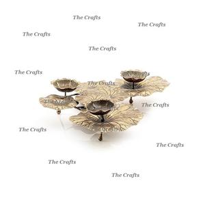 Magnifique porte-bougie en aluminium couleur or pour la décoration de la maison et les accessoires de mariage - Product Image 1