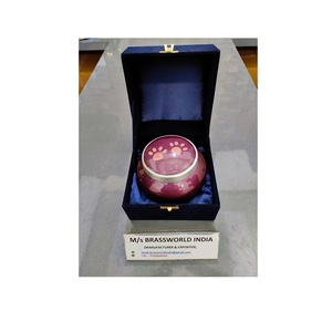 Brassworld India's Pet Odyssey Urn Suministros funerarios de metal de estilo americano para adultos El mejor precio en India - Product Image 1