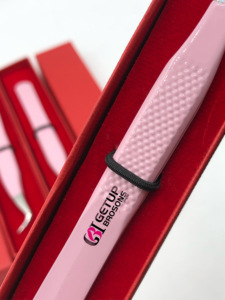 แหนบต่อขนตาสแตนเลสแบบโค้งสีชมพูอ่อนอุปกรณ์เสริมความงามติดโลโก้แบบกำหนดเอง - Product Image 5