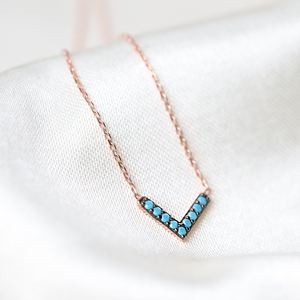 Colgante de piedra turquesa con diseño de V delicado, joyería de plata de ley 925 hecha a mano turca, venta al por mayor - Product Image 3