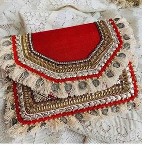 Pochette de soirée classique de style indien pour femme, inspirée des sacs ethniques indiens, des sacs Banjara et des sacs à broderie fine. - Product Image 3