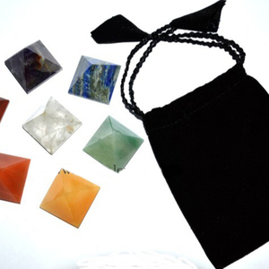 Grossiste Ensemble de Pyramide de Chakra de Style Feng Shui Pierre précieuse sculptée Agen avec Cristal à vendre - Product Image 1