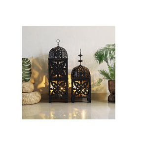 Vente en gros de lanterne marocaine décorative en fer doré avec poignée Usefu pour la décoration intérieure et les occasions de Noël - Product Image 1