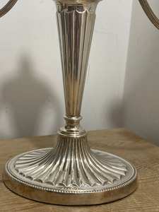 เชิงเทียนโลหะแบบโบราณทำมือในอินเดียดีไซน์หรูหราเหมาะสำหรับวางบนโต๊ะทานข้าวและตกแต่งบ้าน - Product Image 5