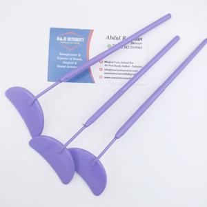 Miroir d'inspection de cils en forme de lune en acier inoxydable personnalisé finition en verre éclairé outil d'extension de cils de beauté durable - Product Image 2