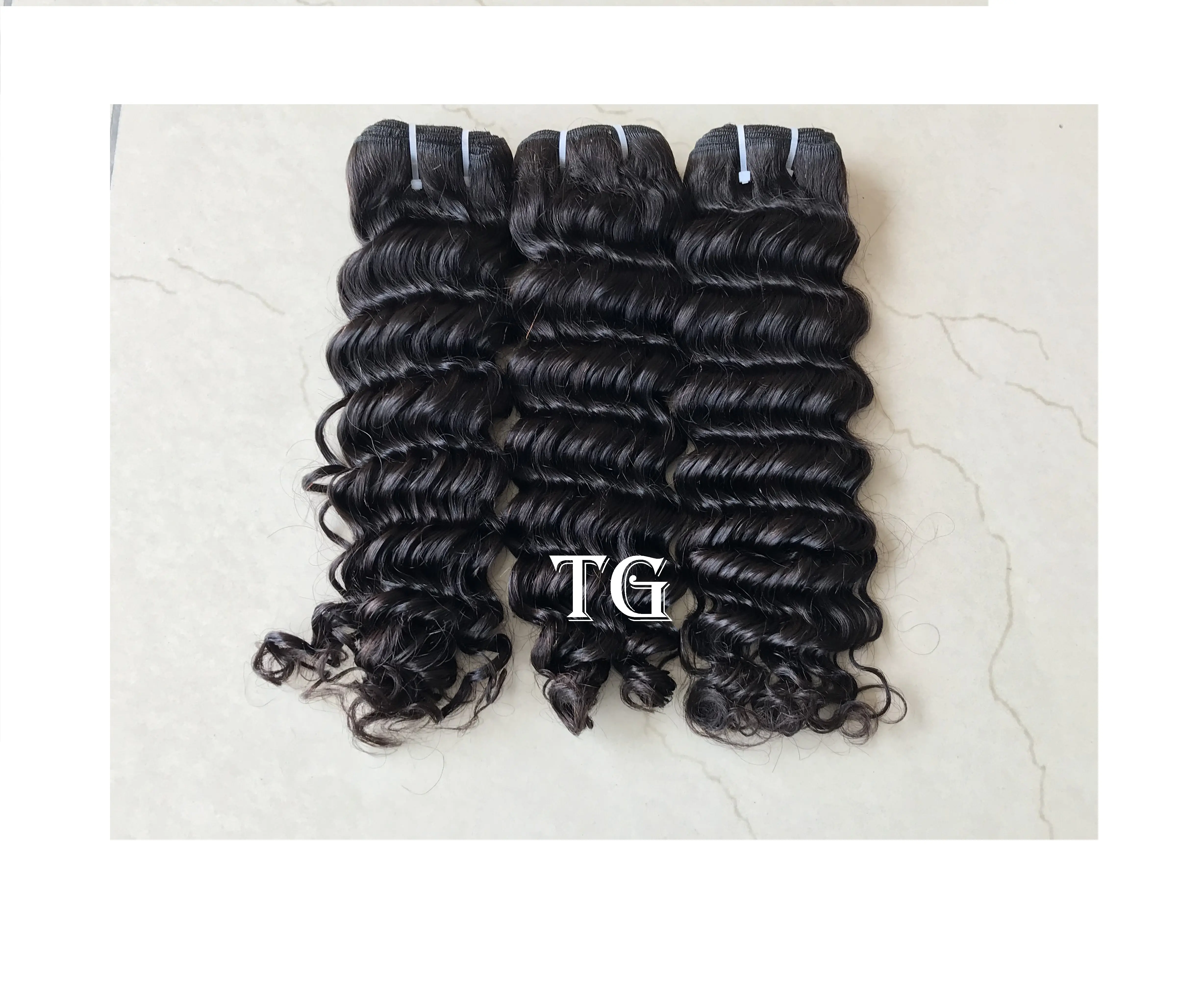 ディープウェーブカンボジアのブラジルのカーリー厚手の高密度マシン横糸は人間の髪の波をバンドルしますインドのベンダーの卸売価格
