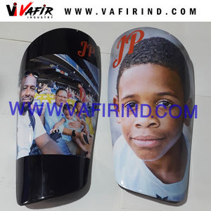 Espinilleras de Fútbol Profesionales Personalizadas de Fibra de Carbono VI-SG077, Protectores de Piernas y Calentadores Hechos en Pakistán - Product Image 4