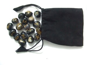 Fournisseur d'un ensemble de runes en agate noire |   Grossiste en ensemble de runes en agate noire |   Achetez un ensemble de runes en agate noire, guérison indienne Reiki - Product Image 2