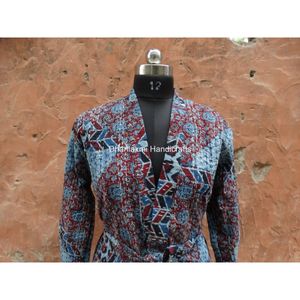 Abrigo de invierno étnico corto hecho a mano para mujer, albornoz tejido Kantha multicolor, parche Ajrakh, tela de algodón bordada acolchada - Product Image 2