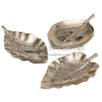 Plateau en aluminium de forme unique en forme de feuille de couleur argentée fantaisie pour servir des desserts et des fruits secs