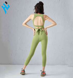 Ensemble de yoga respirant sans coutures pour femme, vert, 2 pièces : Legging taille haute et brassière de sport dos nageur découpé avec nœud et poches, tenue d'entraînement - Product Image 6