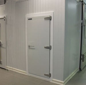 Puerta de Cámara Frigorífica Tipo Swing de Acero Inoxidable con Aislamiento Térmico y Diseño Moderno - Product Image 5