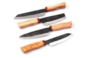 Cuchillo de chef personalizado forjado a mano con hoja afilada de acero al carbono mango de madera de olivo para uso en la cocina - Product Image 2