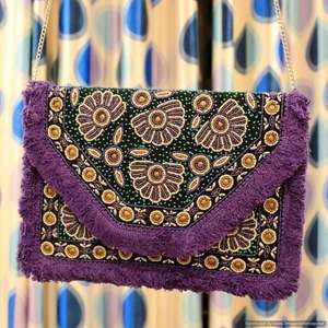 Pochette portefeuille à chaîne brodée à motif floral pour femmes, faite à la main, en toile durable, sac de soirée - Product Image 1