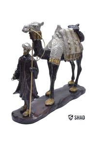Estatuilla decorativa artesanal de latón Arabia Habibi Merchant Showpiece para decoración de hogar y oficina - Product Image 2