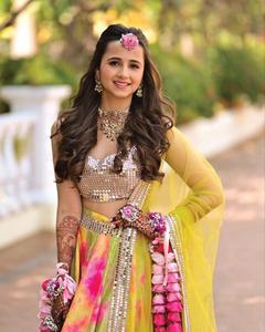 डबल के साथ रंगीन पीला साटन प्रिंट और अनुक्रम काम <span class=keywords><strong>Lehenga</strong></span> स्टाइलिश कढ़ाई फीता काम दुपट्टा Mettie द्वारा रॉयल निर्यात सूरत
